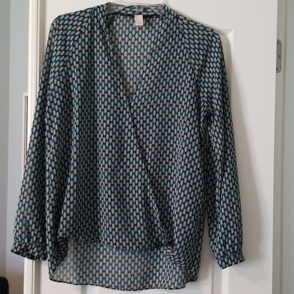 High-low cute wrap blouse in geometric print